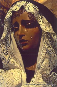 Im+ígenes de la Virgen con distintos vestidos (12)