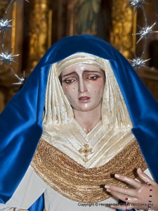 Im+ígenes de la Virgen con distintos vestidos (24)  