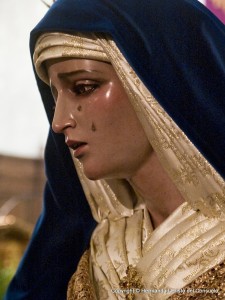 Im+ígenes de la Virgen con distintos vestidos (25)  